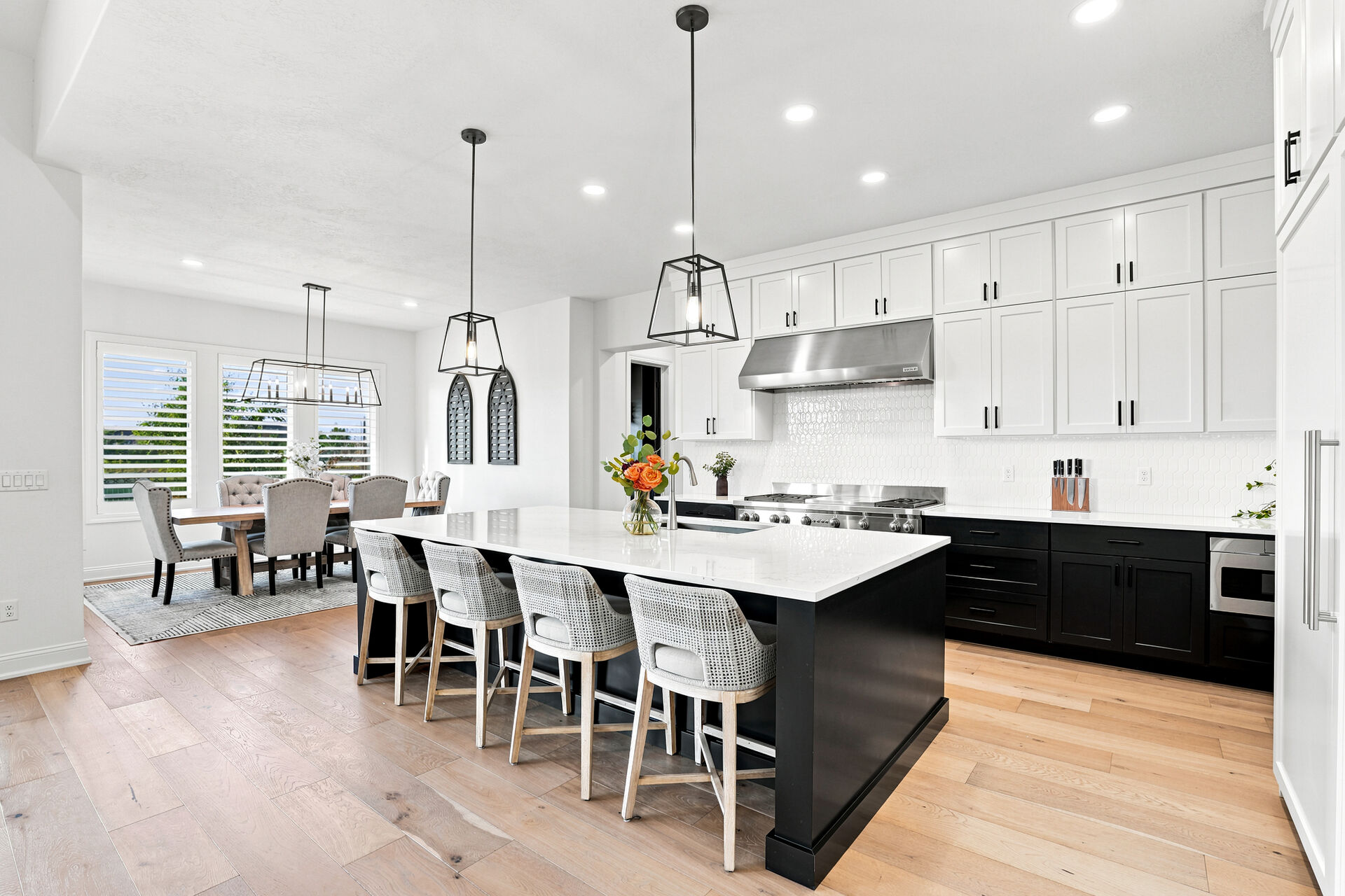Kitchen and casual dining