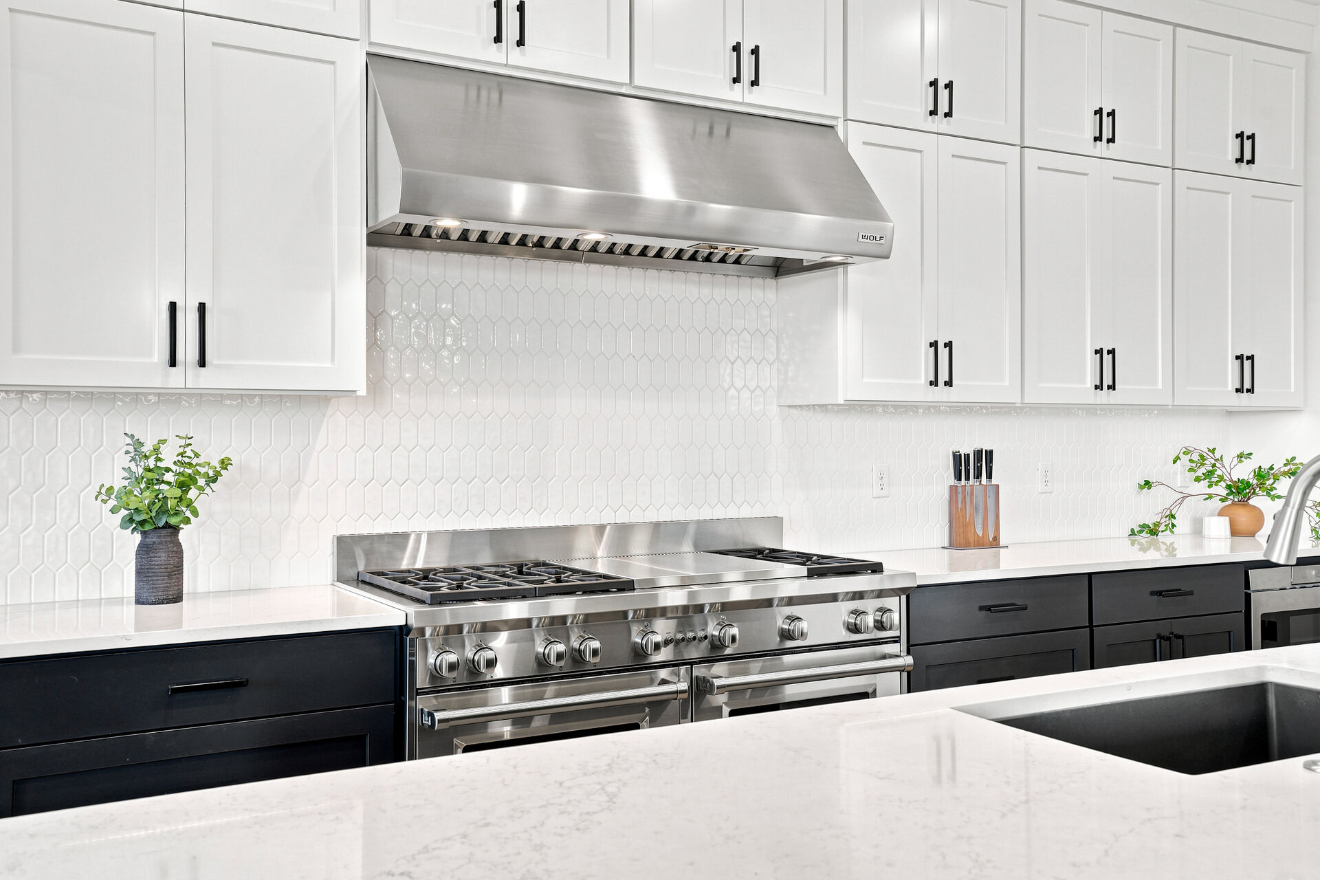 Range and hood detail